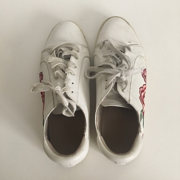 Kenneth Cole Reaction flower sneakers - Picture 2 of 7